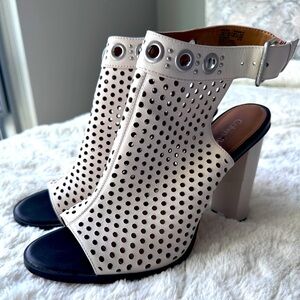 Calvin Klein Kalua Sandal Size 9.5